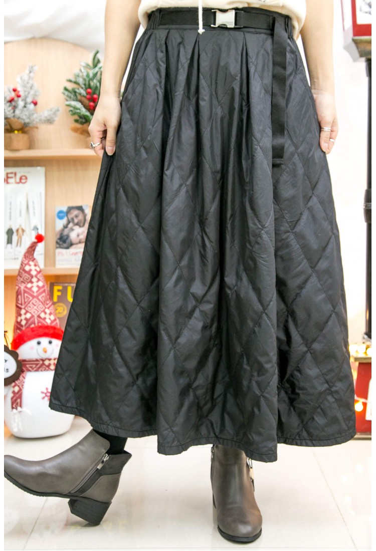 2215-1213-隨意・氣質- 後腰橡根 ‧ 前腰扣 ‧ 菱格車線風褸雙面料 半截裙 (韓國)  0